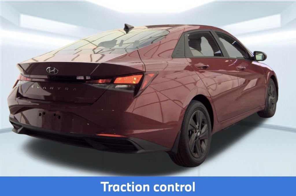 Used 2022 Red Hyundai SEL image 2
