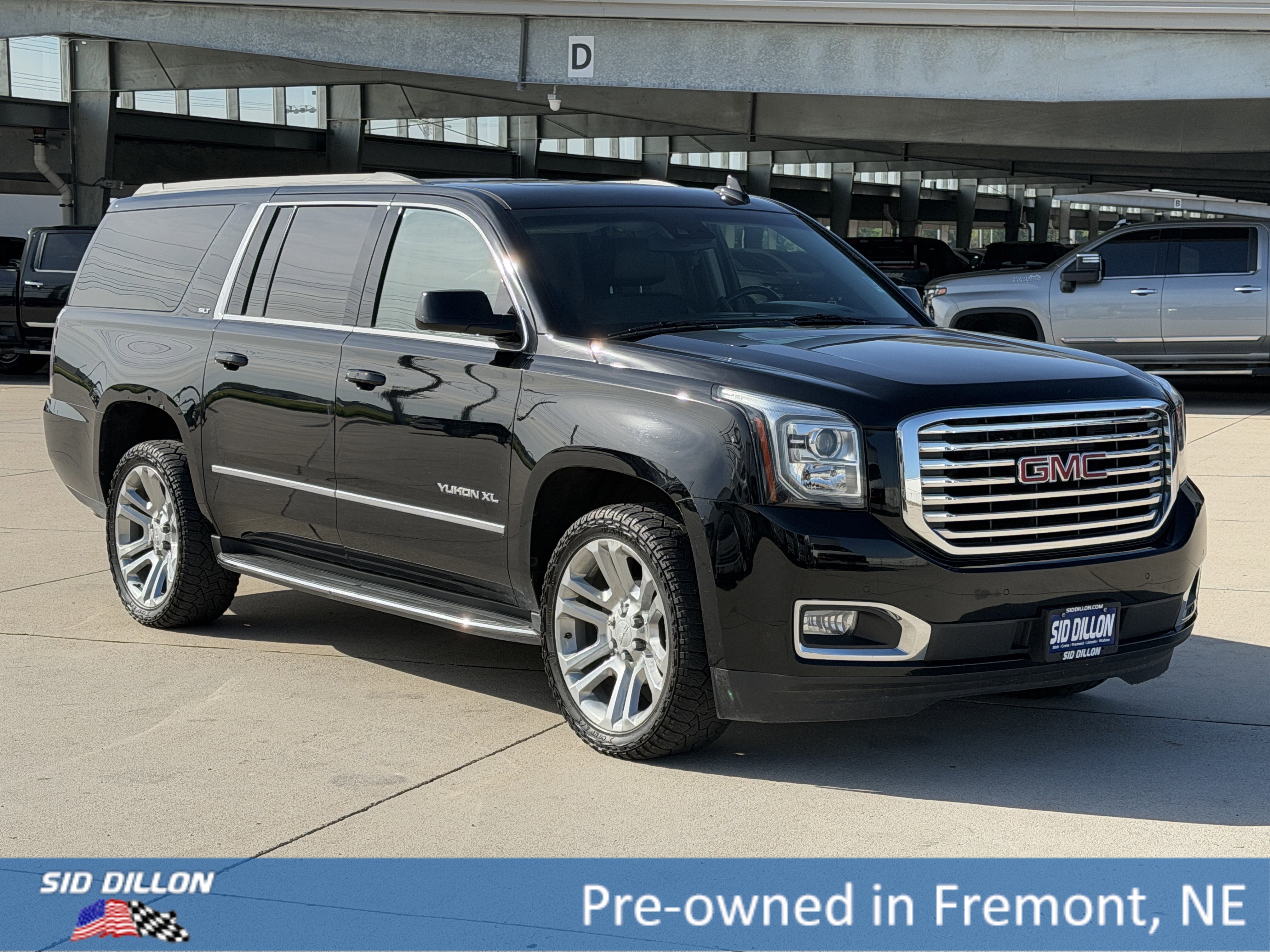 Used 2018 ONYX BLACK GMC SLT image 2