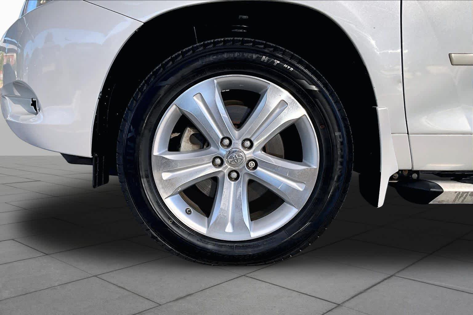 Used 2009 Blizzard Pearl Toyota Limited image 10