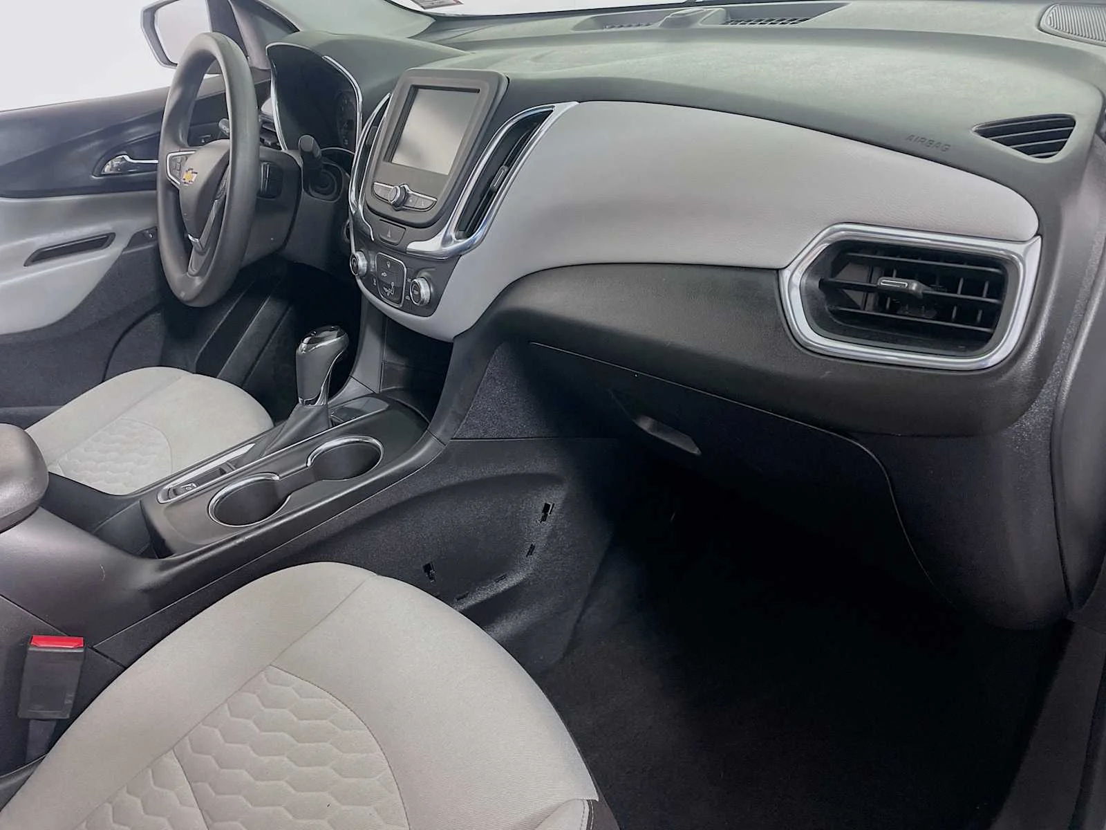 Used 2018 Summit White Chevrolet LS image 25