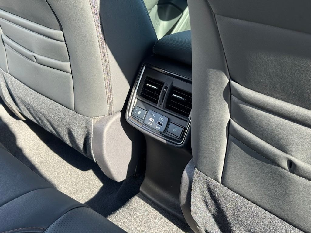 New 2026 ICE SILVER METALLIC Subaru Touring image 19