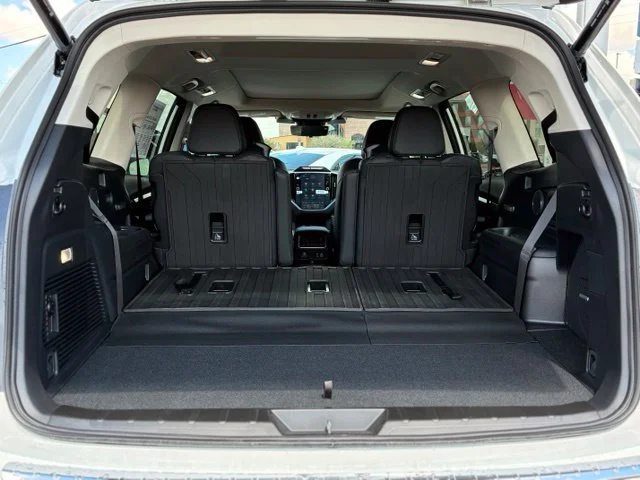 New 2027 CRYSTAL WHITE PEARL Subaru Touring 7-Passenger image 10