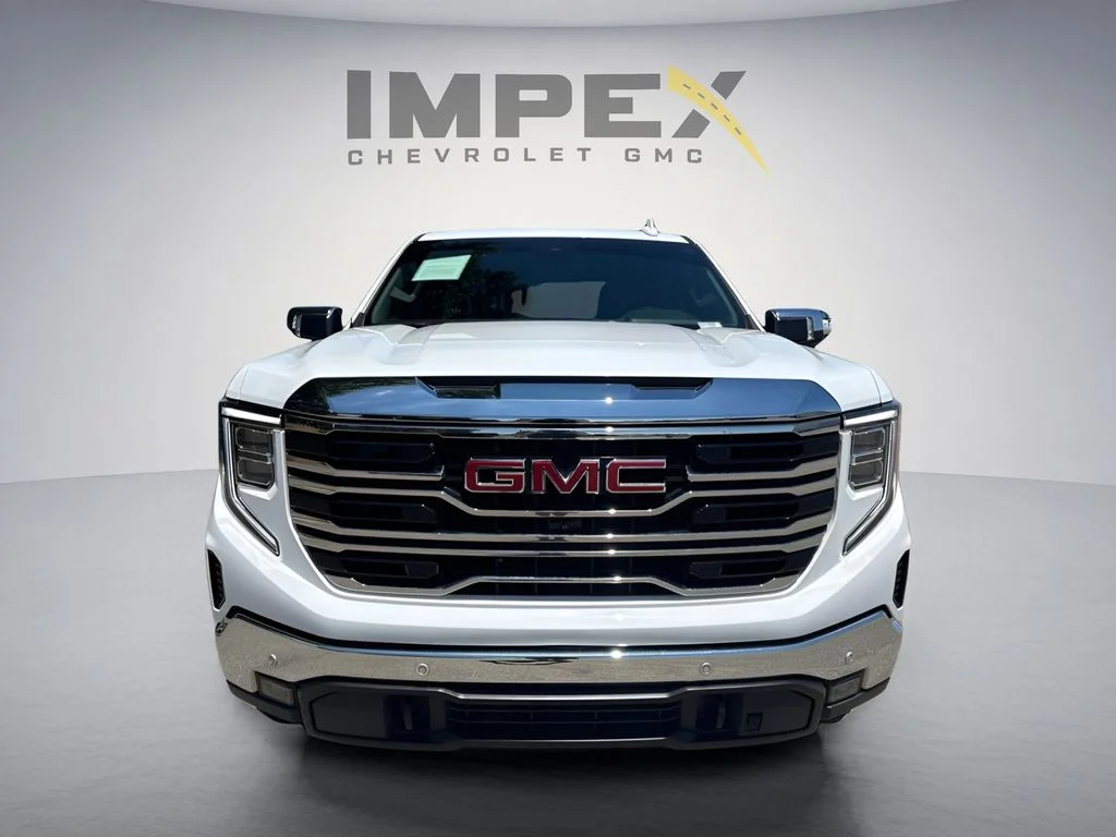 Used 2023 White GMC SLT image 8