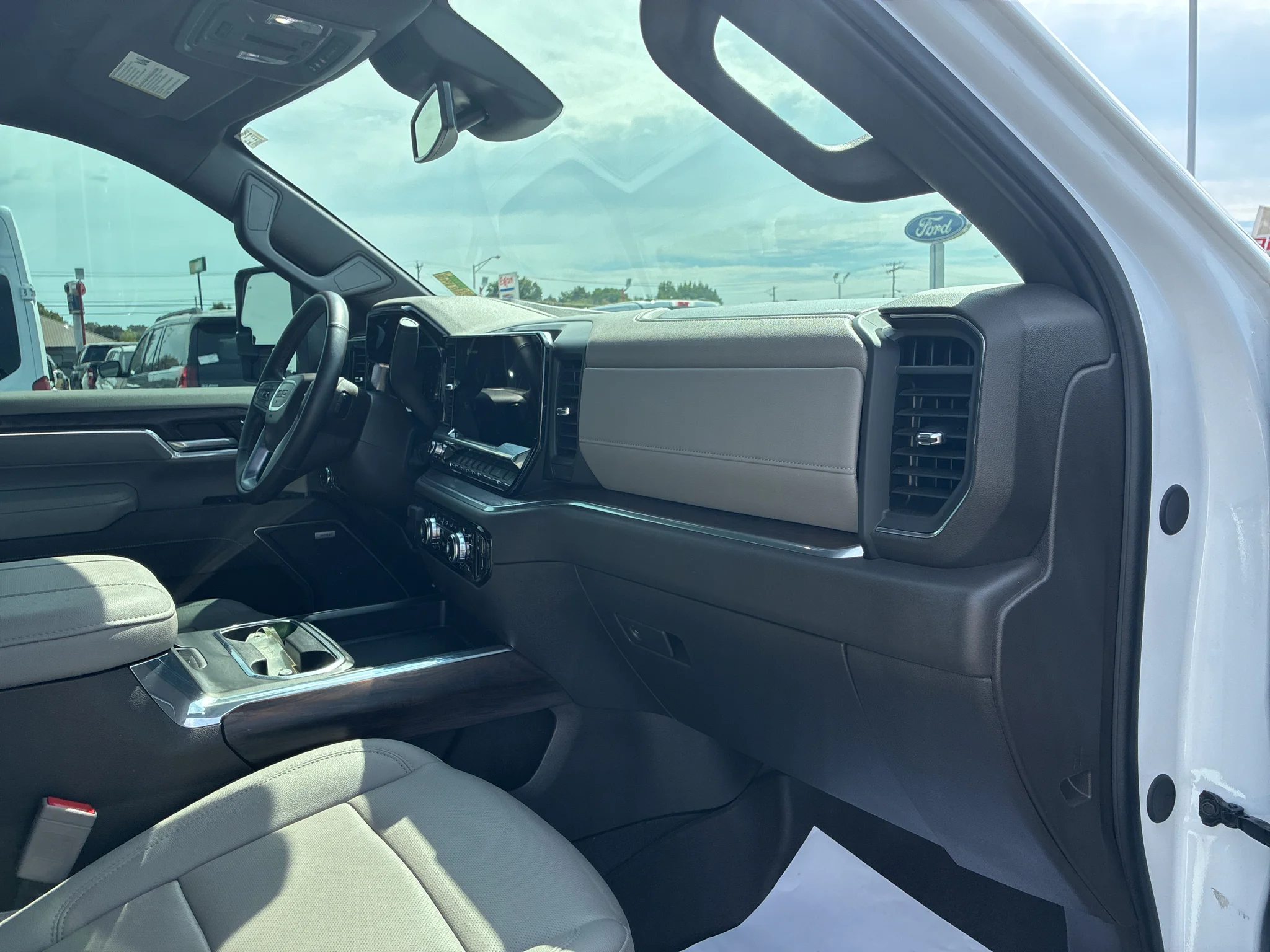 Used 2025 Summit White GMC SLT image 14
