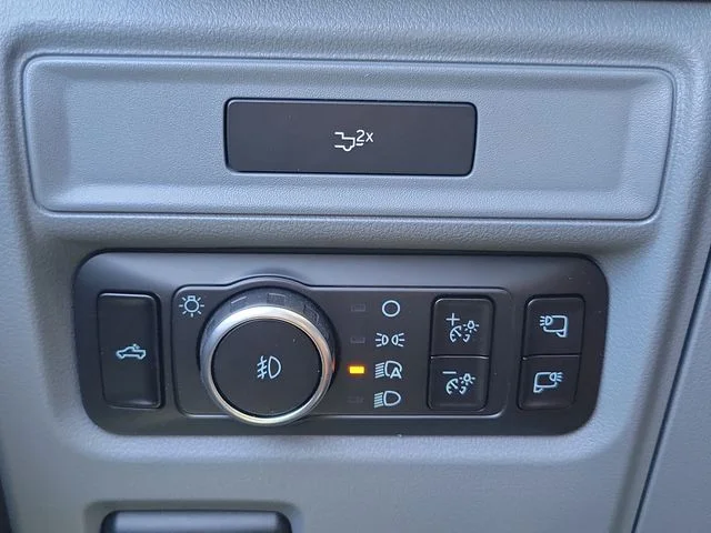 New 2026 Agate Black Metallic Ford XLT image 32
