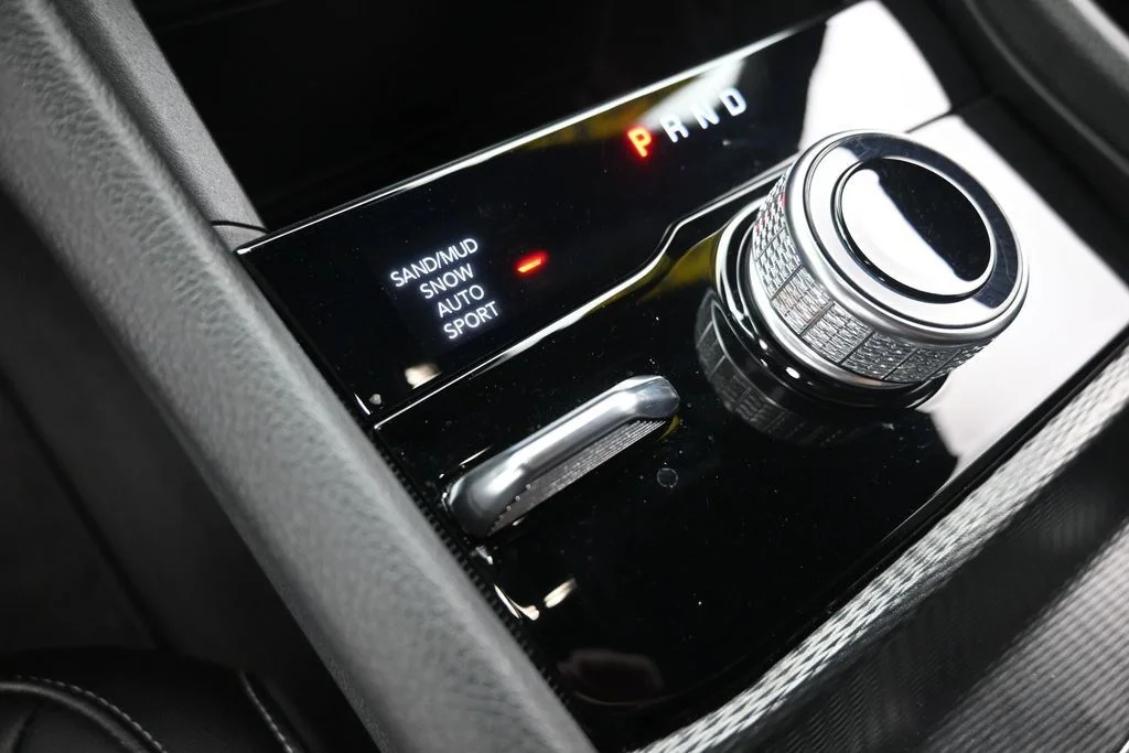 Used 2025 White Jeep Limited image 25