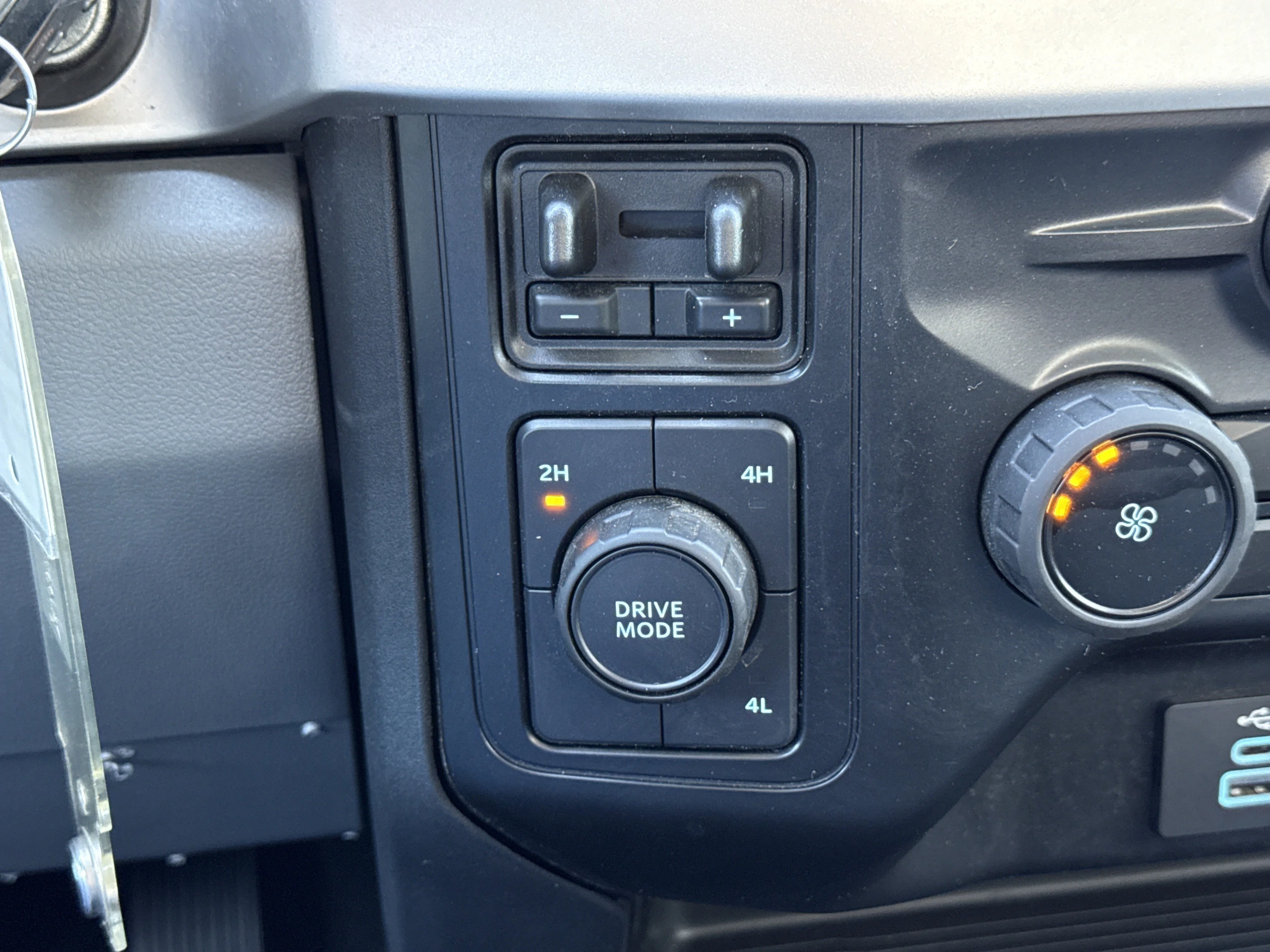 2024 Ford F-350 Super Duty XLT - Photo 27