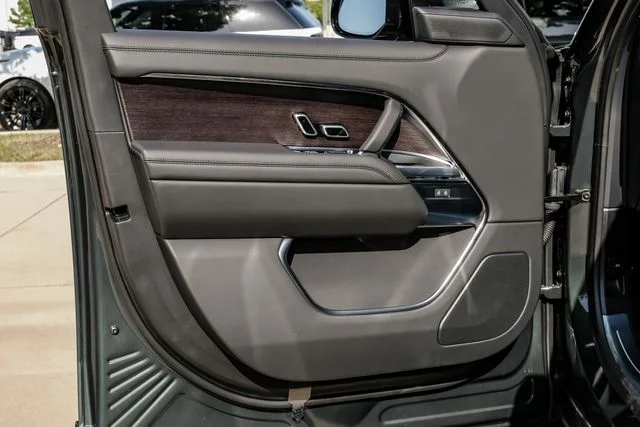 New 2026  Land Rover SE image 50