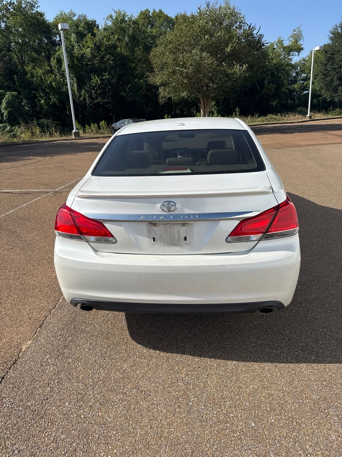 Used 2011 White Toyota Base image 17