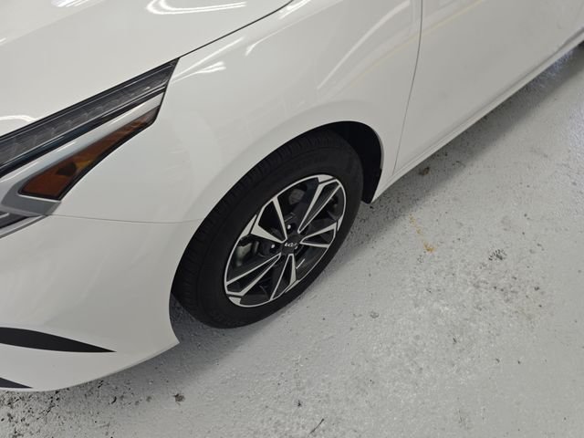 Used 2024 White Kia LXS image 9
