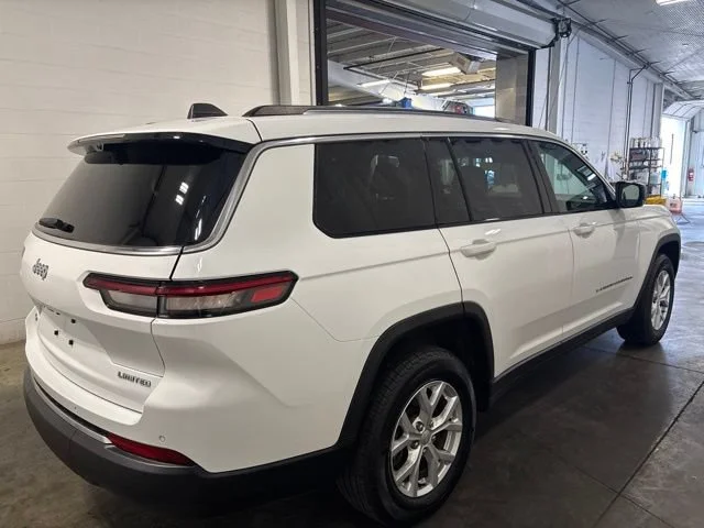Used 2024 White Jeep Limited 4x4 image 4
