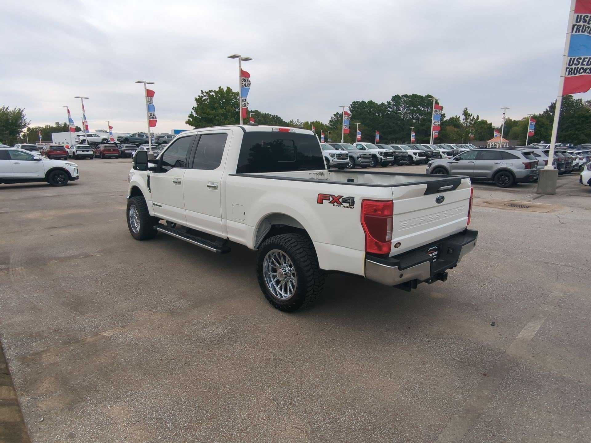 Used 2020 Star White Metallic Tri-Coat Ford LARIAT image 6