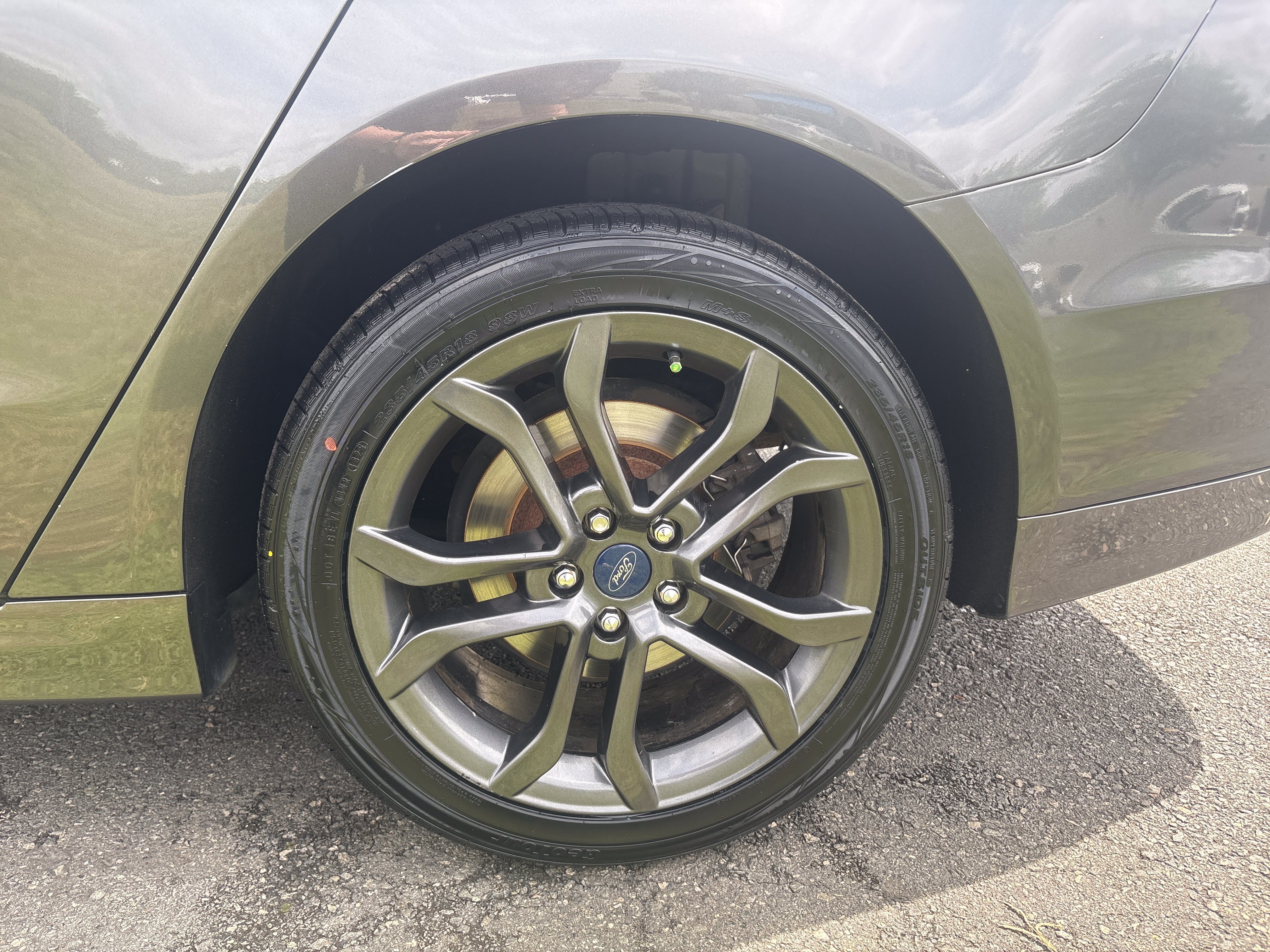 Used 2018 Magnetic Metallic Ford SE image 13