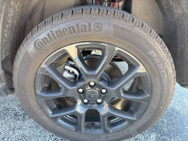 Used 2025 Red Hot Pearlcoat Jeep Latitude image 9