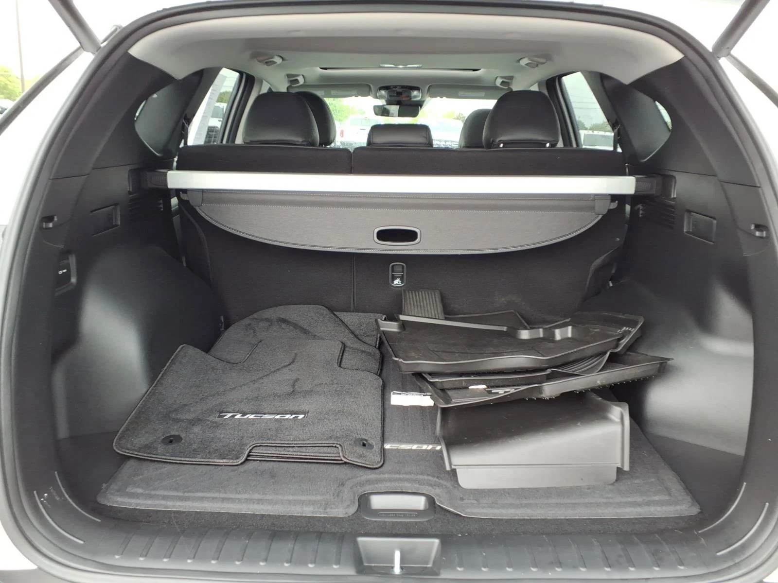 Used 2025 Serenity White Pearl Hyundai SEL Convenience image 31