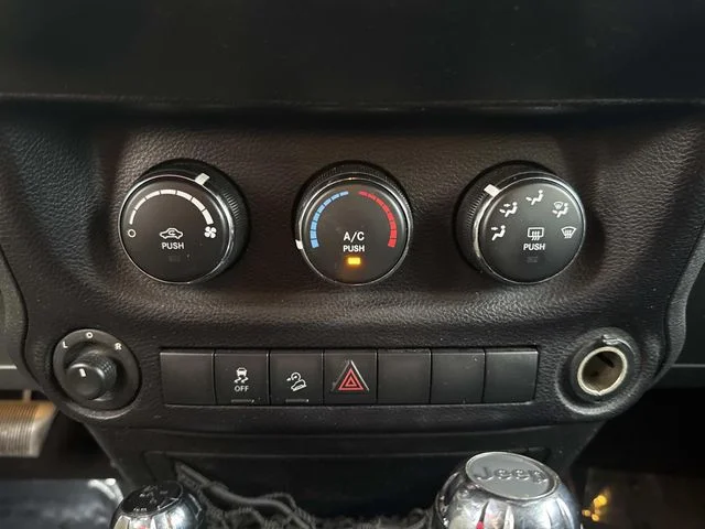 Used 2015 Gray Jeep Unlimited Sport image 30