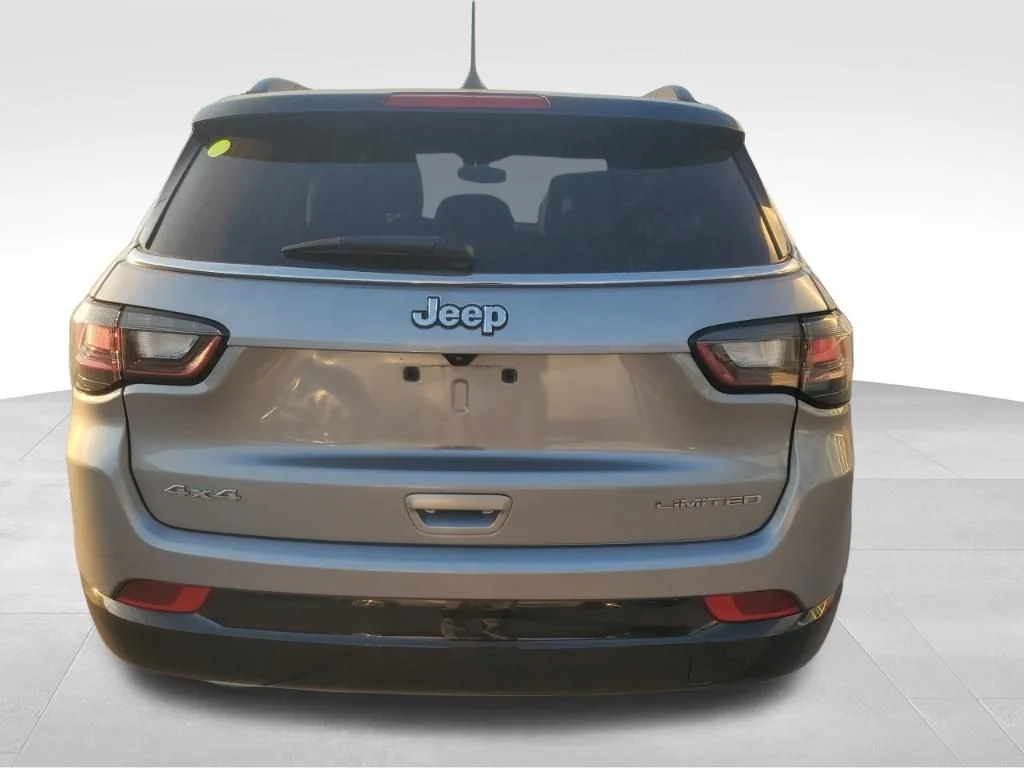 Used 2023 Silver Jeep Limited image 4