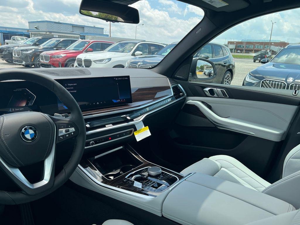 New 2026 Mineral White Metallic BMW xDrive40i image 25