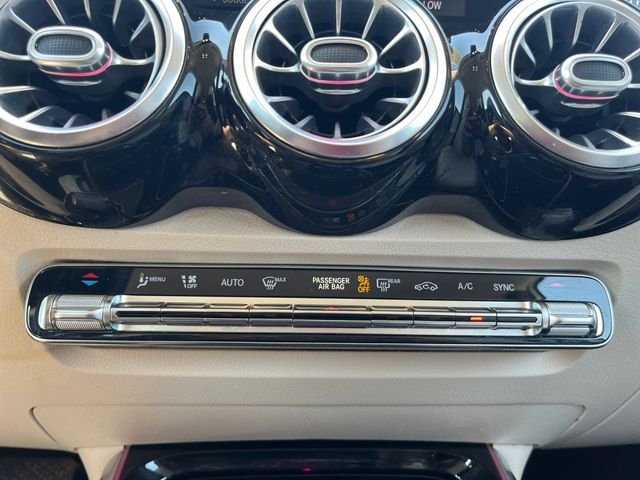 Used 2020  Mercedes-Benz GLB 250 image 4