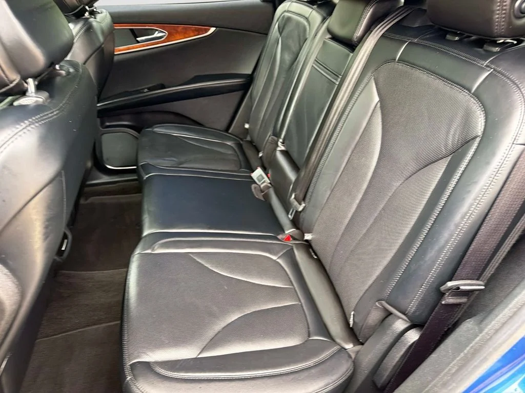 Used 2020 Blue Lincoln Reserve image 14