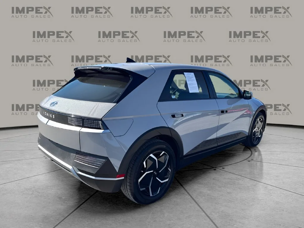 Used 2023 Gray Hyundai SEL image 5