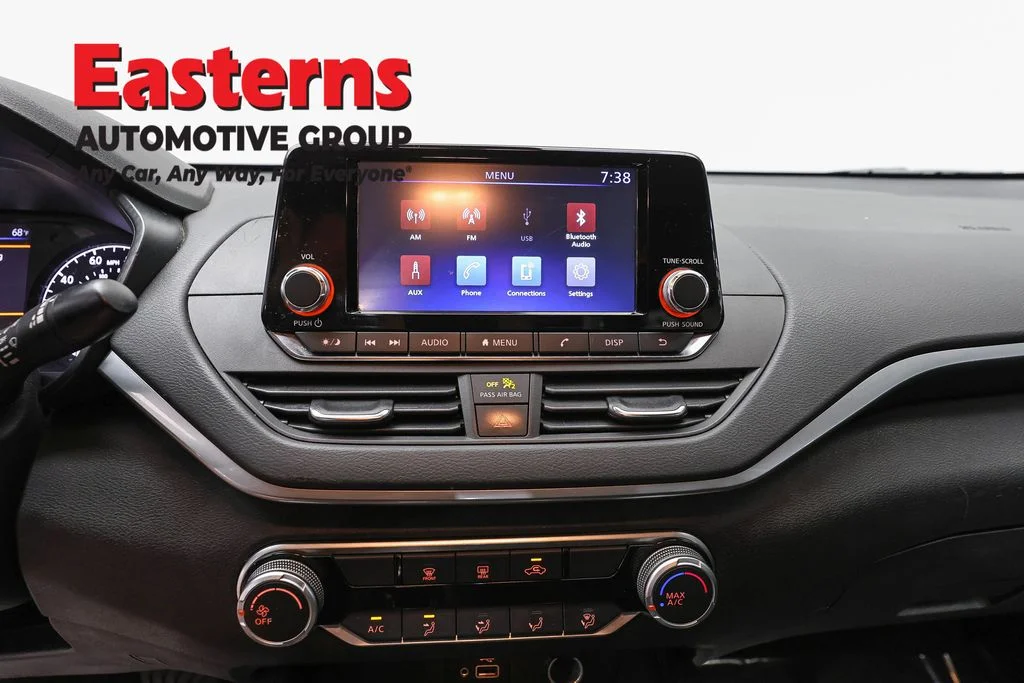 Used 2022 White Nissan 2.5 S image 11