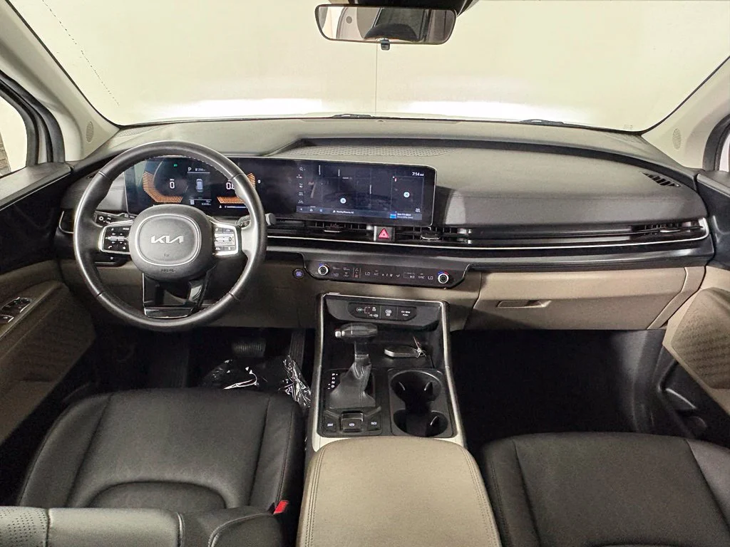 Used 2025 White Kia LXS image 35