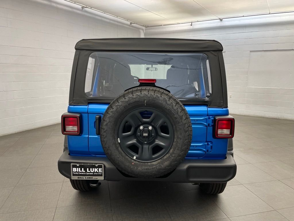New 2026 Hydro Blue Pearl-Coat Exterior Paint Jeep Sport image 4