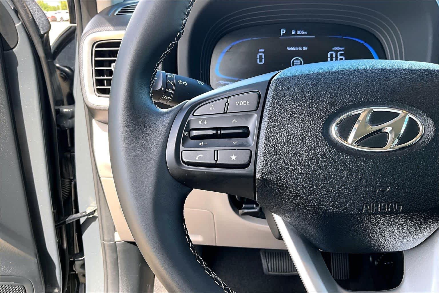 2025 Hyundai Venue SEL - Photo 24