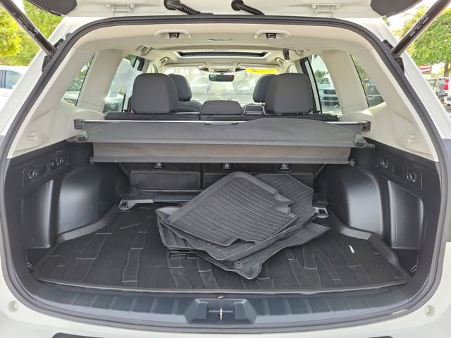 Used 2022 White Subaru Premium image 9