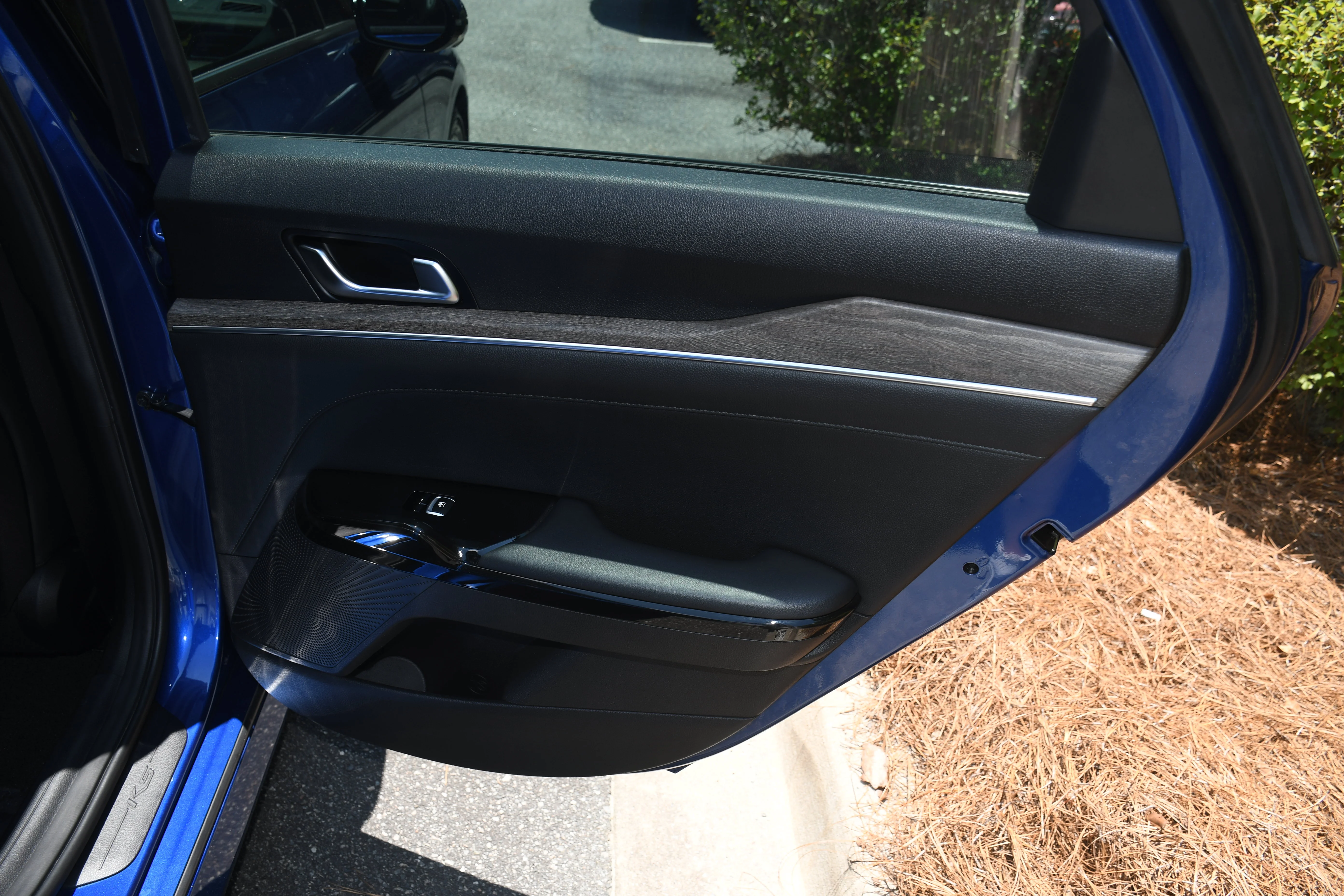 Used 2022 Blue Kia EX image 21