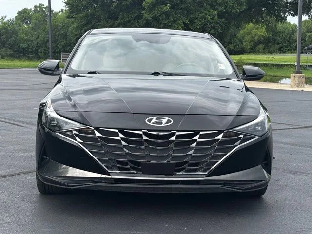 Used 2023 Black Hyundai Limited image 2