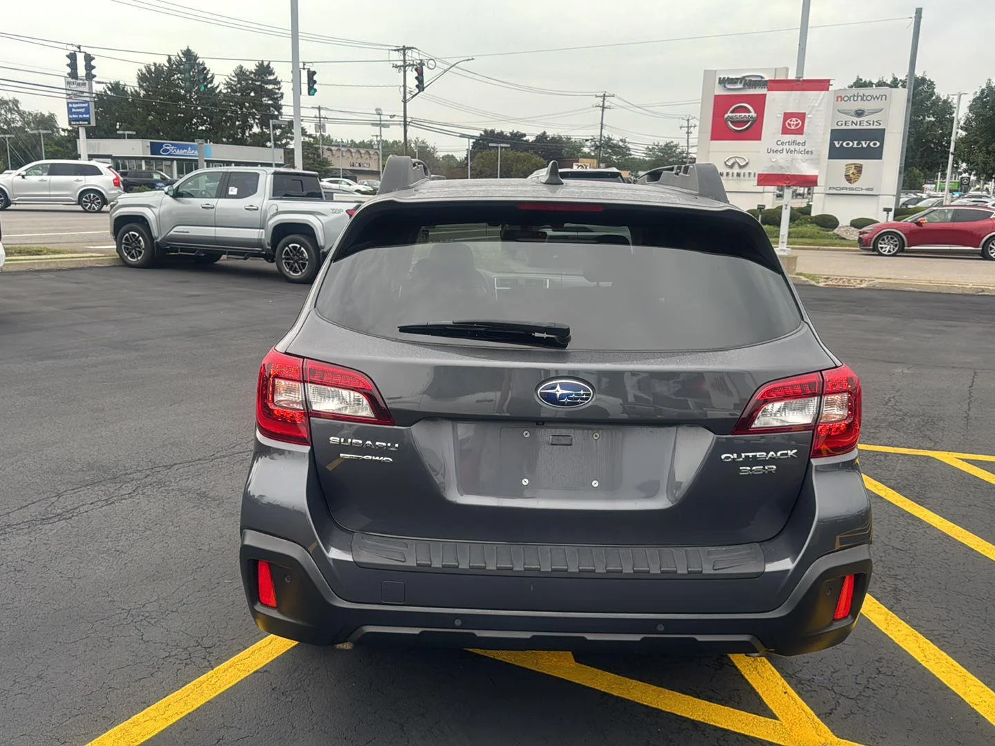 Used 2018 Magnetite Gray Metallic Subaru Limited image 5