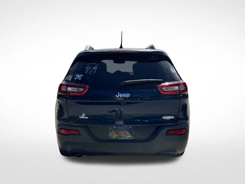 Certified Used 2018 Patriot Blue Pearlcoat Jeep Latitude image 7
