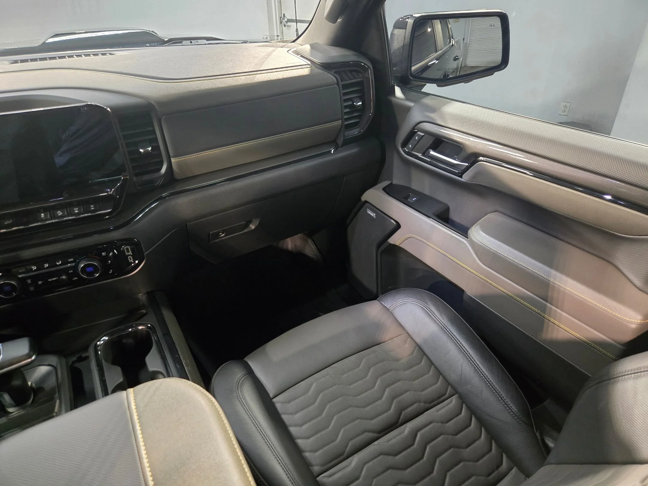 2024 Chevrolet Silverado 1500 ZR2 - Photo 11