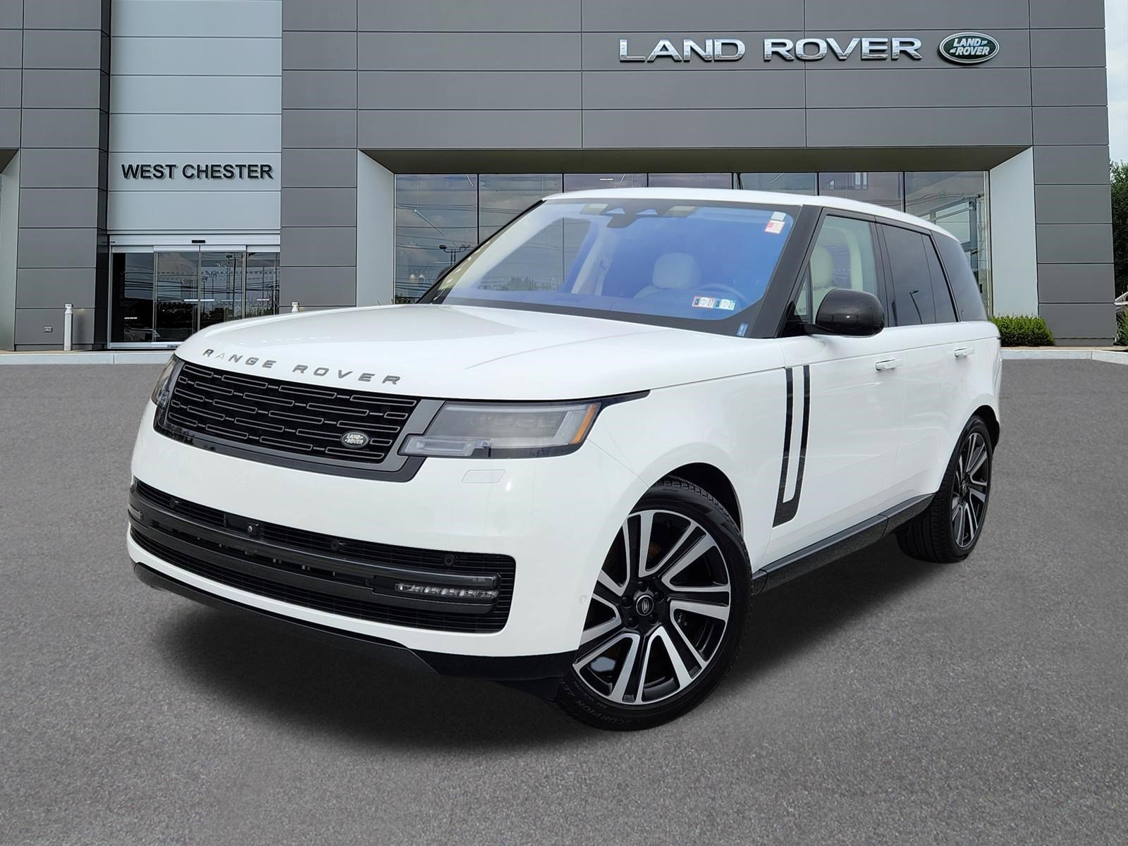 Certified Used 2023 Fuji White Land Rover SE image 1