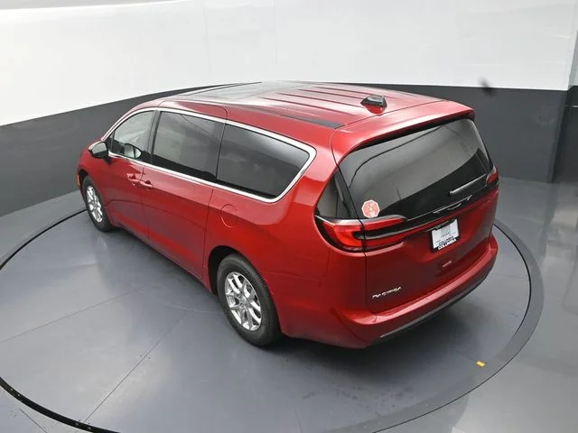 New 2027 Red Hot Pearl-Coat Exterior Paint Chrysler Select image 15