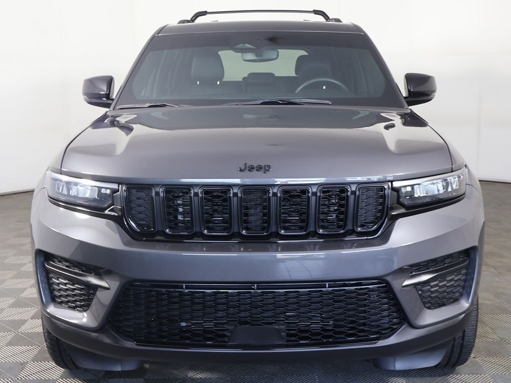 Used 2024 Gray Jeep Altitude X image 10