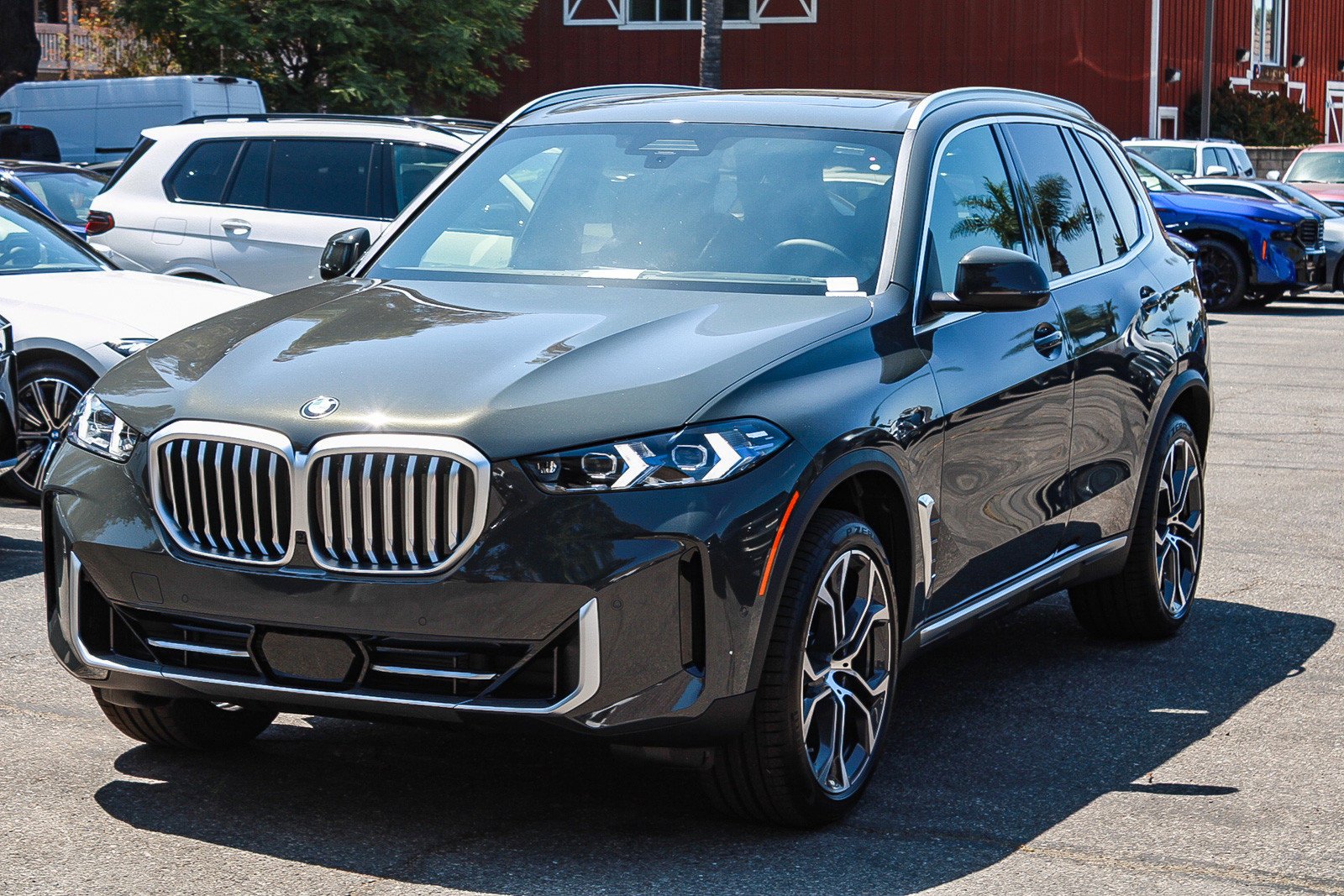 New 2026 Dravit Grey Metallic BMW xDrive40i image 3