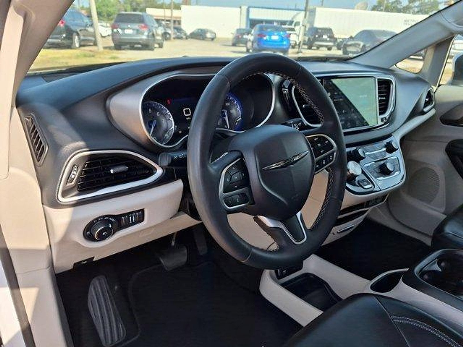 Used 2023 Bright White Clearcoat Chrysler Touring L image 10