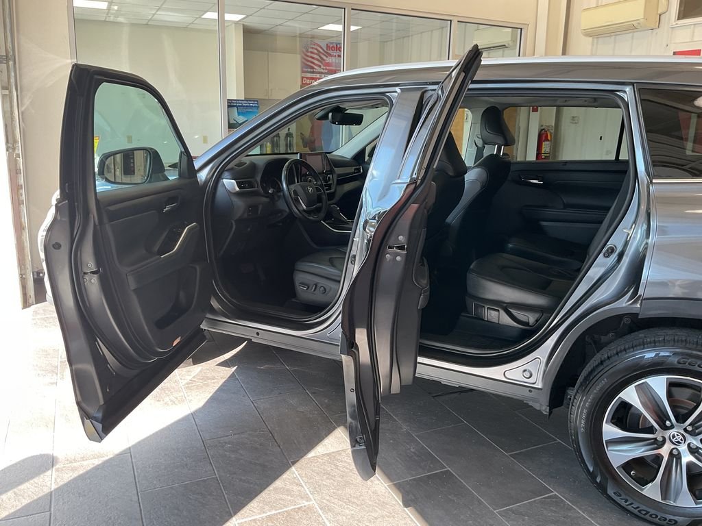 Used 2022 Gray Toyota XLE image 12