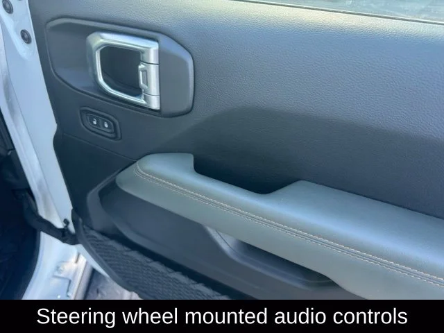 Used 2025 White Jeep Mojave image 25