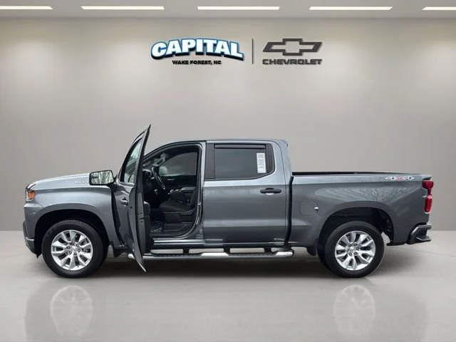 Used 2022 Satin Steel Metallic Chevrolet Custom image 13