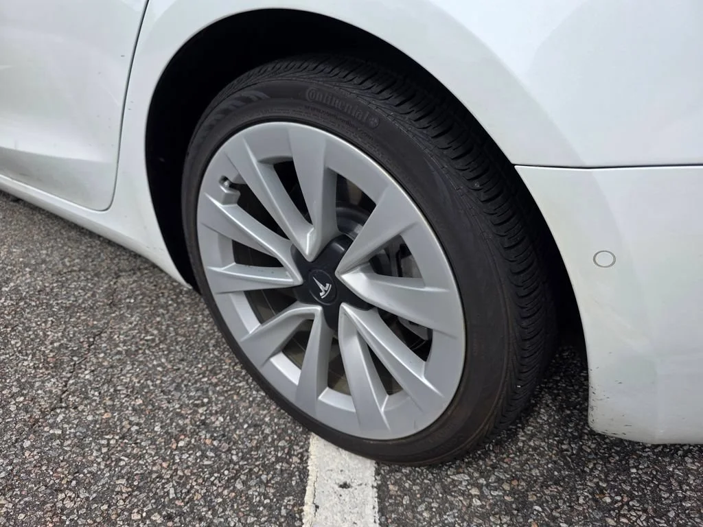 Used 2022  Tesla RWD image 27
