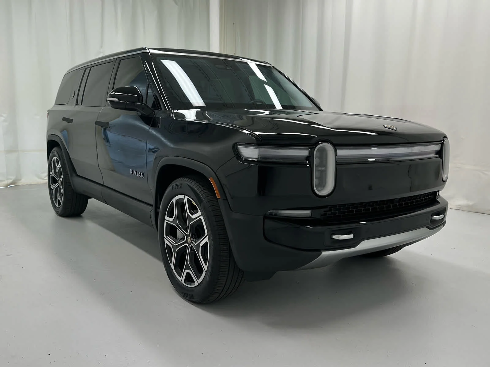 2025 Rivian R1S Adventure Dual Max's photo