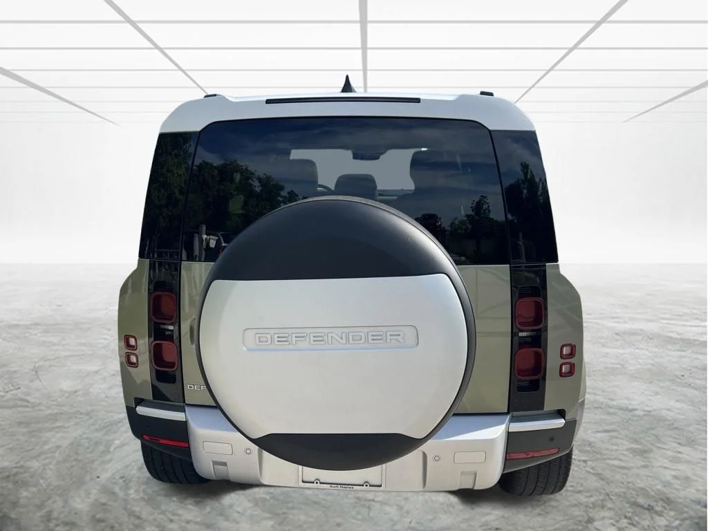 Used 2024 Green Land Rover S image 7