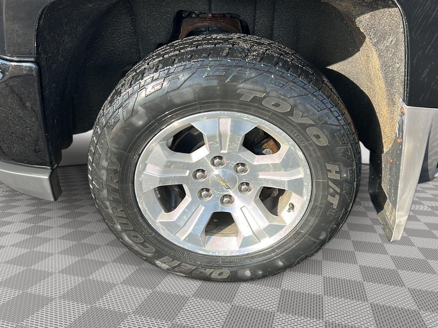 Used 2018 Chevrolet Silverado 1500 LT with VIN 3GCUKREC3JG246914 for sale in Kansas City