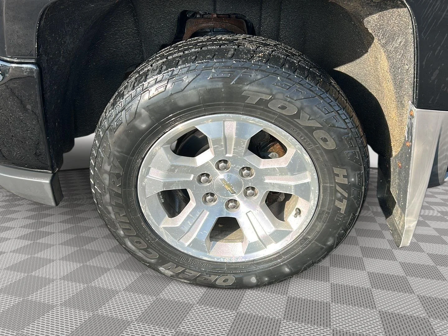 Used 2018 Chevrolet Silverado 1500 LT with VIN 3GCUKREC3JG246914 for sale in Kansas City