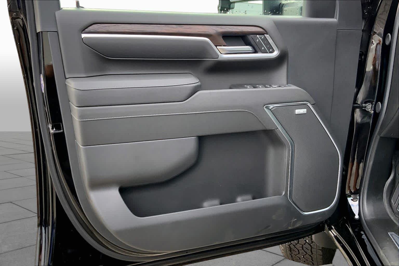 New 2026 Onyx Black GMC SLT image 10