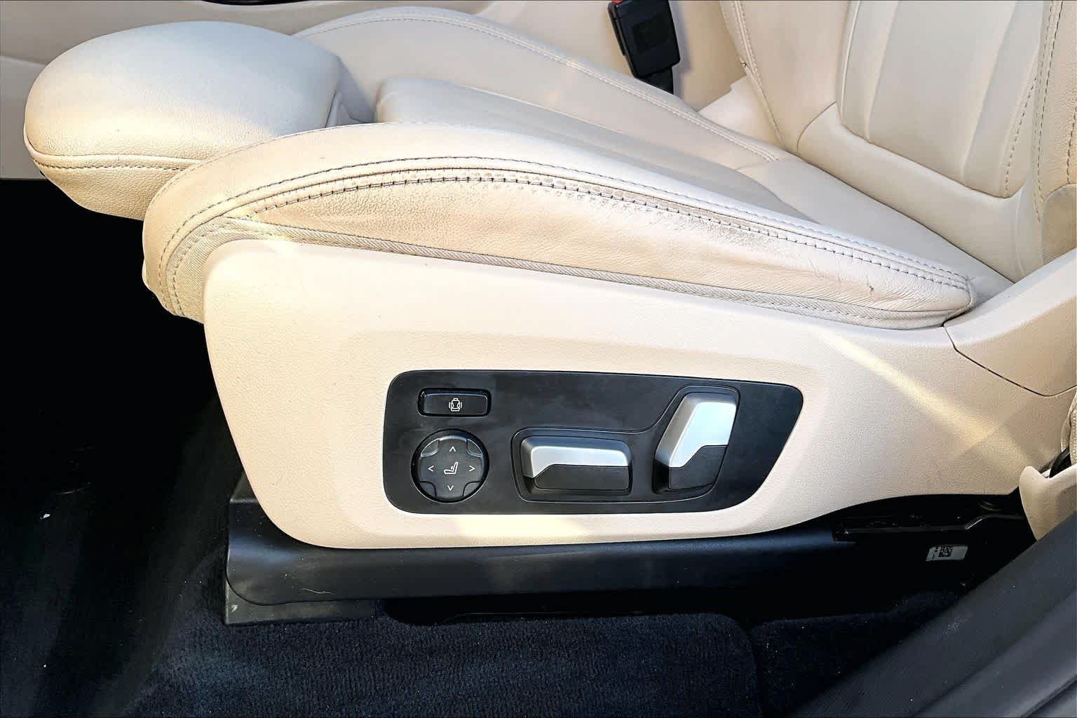 Used 2021 Dark Graphite Metallic BMW sDrive30i image 31